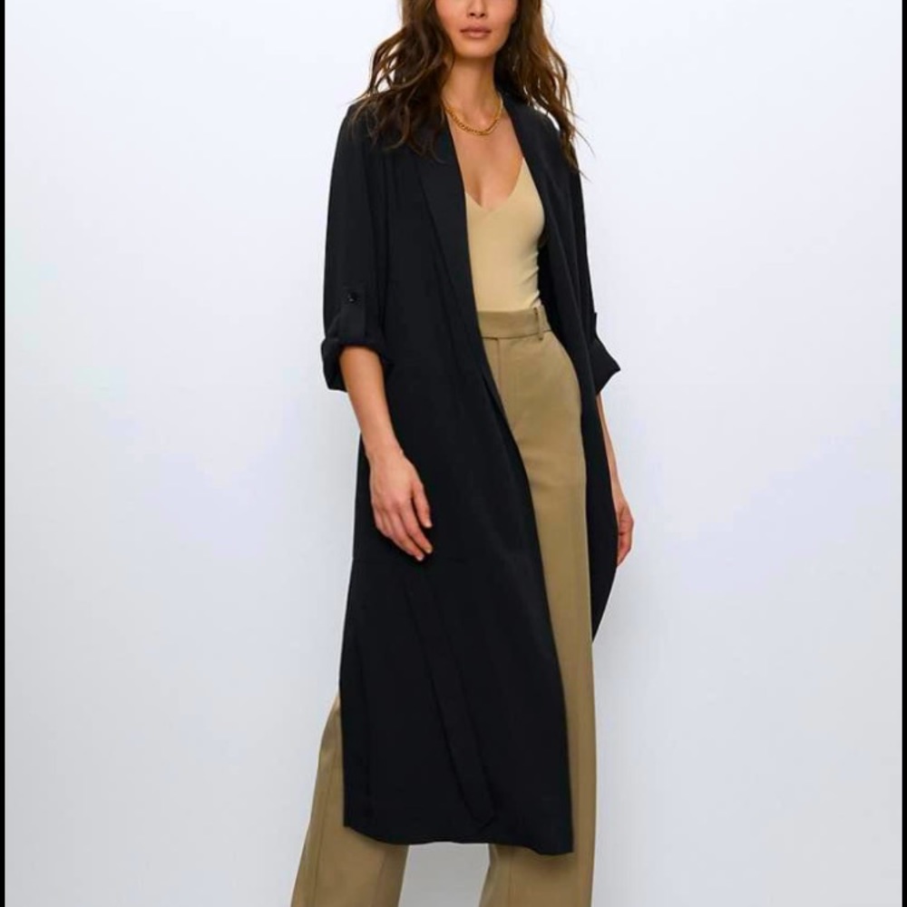 Aritzia Khalo Robe